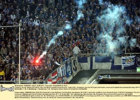 Fussball, Herren, Saison 2011 2012, Fans aus Berlin brennen Feuerwerk ab, 12.05. 2012,