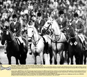 Team BR Deutschland, Olympiasieger im Preis der Nationen 1972 in München, v.li.: Hans Günter Winkler auf Torphy, Gerd Wiltfang auf Askan, Fritz Ligges auf Robin, Hartwig Steenken auf Simona