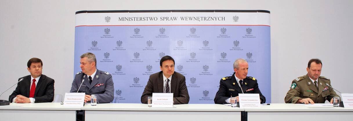 16.05.2012, Warszawa - UEFA EURO 2012 - Pressekonferenz von Polens Innenministerium - Innenminister Jacek Cichocki, Marek Dzialoszynski - Polizeipräsident, Dominik Tracz - Kommandant des Grenzschutzes , Marian Janicki - Chef BOR , Wieslaw Lesniakiewicz - Kommandant der Staatlichen Feuerwehr adto_150512 