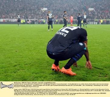 Fussball, Herren, Saison 2011 2012, Relegation zur 1. Bundesliga, Rückspiel, Fortuna Düsseldorf - Hertha BSC Berlin 2:2, im Bild: Ronny (Hertha BSC) nach der 20-minütigen Spielunterbrechung, 15.05. 2012,