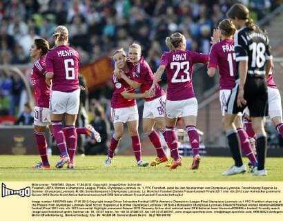 Fussball, UEFA Women s Champions League, Finale, Olympique Lyonnais vs. 1. FFC Frankfurt, Jubel bei den Spielerinnen von Olympique Lyonnais. Torschützung Eugenie Le Sommer (Olympique Lyonnais, R, 09), Sonia Bompastor (Olympique Lyonnais, L)