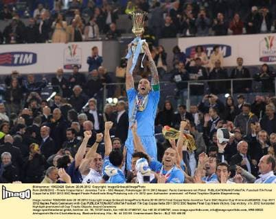Rom 20 05 2012 - Finale Coppa Italia Juventus Turin - SSC Neapel, Pokalsieger 2011 2012 Neapel: Paolo Cannavaro mit Pokal 