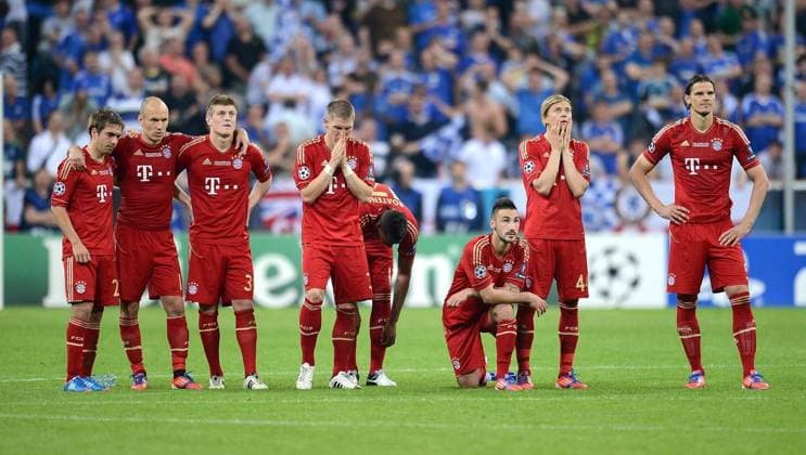 FUSSBALL SAISON 2011 2012 CHAMPIONS LEAGUE FINALE FC Bayern München - FC Chelsea 19.05.2012 Enttäuschung nach der Niederlage Philipp Lahm, Arjen Robben, Toni Kroos, Bastian Schweinsteiger , Diego Contento, Anatoliy Tymoshchuk , Anatoli Timoschtschuk, Daniel van Buyten (v. li., FC Bayern München) 