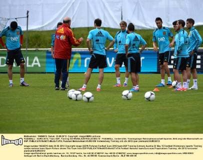 FUSSBALL - EURO 2012, Team ESP, Training SCHRUNS,AUSTRIA,23.MAI.12 - FUSSBALL, Vorberichte, Trainingslager Nationalmannschaft Spanien. Bild zeigt die Mannschaft von ESP. 
