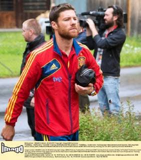 FUSSBALL - EURO 2012, Team ESP, Training SCHRUNS,AUSTRIA,23.MAI.12 - FUSSBALL, Vorberichte, Trainingslager Nationalmannschaft Spanien. Bild zeigt Xabi Alonso Olana (ESP). 