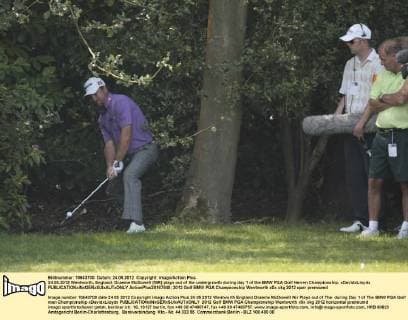 24.05.2012 Wentworth, England. Graeme McDowell (NIR) plays out of the undergrowth during day 1 of the BMW PGA Golf Herren Championship. xDavidxLloydx  ActionPlus20167840