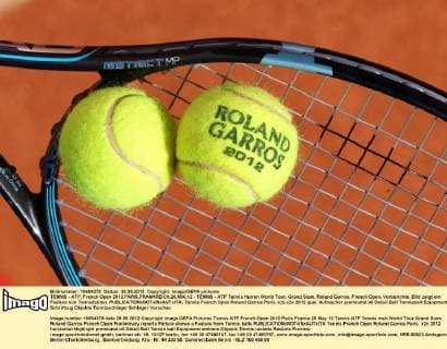 TENNIS - ATP, French Open 2012 PARIS,FRANKREICH,26.MAI.12 - TENNIS - ATP Tennis Herren World Tour, Grand Slam, Roland Garros, French Open, Vorberichte. Bild zeigt ein Feature von Tennisbällen. 