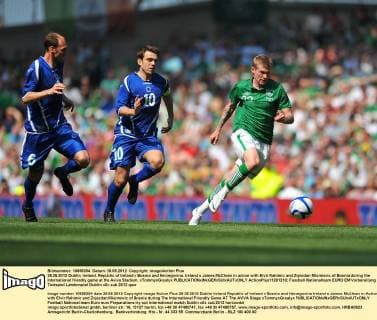 26.05.2012 Dublin, Ireland. Republic of Ireland v Bosnia and Herzegovina. Ireland s James McClean in action with Elvir Rahimic and Zvjezdan Misimovic of Bosnia during the International friendly game at the Aviva Stadium. xTommyxGrealyx  ActionPlus11281218