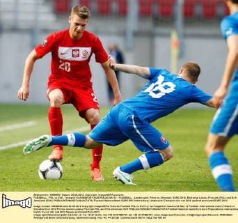 FUSSBALL - POL vs SVK, Testspiel KLAGENFURT,AUSTRIA,26.MAI.12 - FUSSBALL - Länderspiel, Polen vs Slowakei, EURO 2012. Bild zeigt Lukasz Piszczek (POL) und Erik Jendrisek (SVK). 
