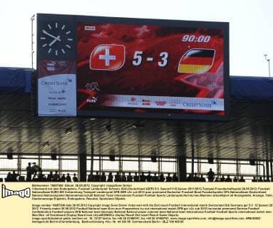 Videowand mit dem Endergebnis. Fussball Länderspiel Schweiz (SUI)-Deutschland (GER) 5:3. Sasion11 12,Saison 2011 2012,Testspel,Freundschaftsspiel.26.05.2012