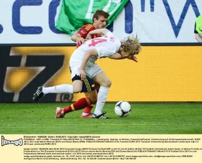 FUSSBALL - ESP vs SRB, Testspiel ST.GALLEN,26.MAI.12 - FUSSBALL - Länderspiel, Spanien vs Serbien, Freundschaftsspiel, Vorbereitung auf die Europameisterschaft, EURO 2012. Bild zeigt Nacho Monreal (ESP) und Dusan Basta (SRB). 