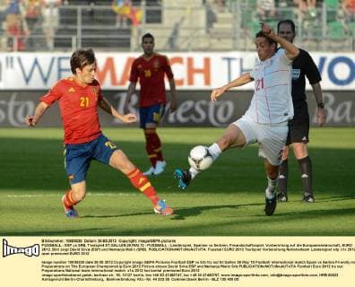 FUSSBALL - ESP vs SRB, Testspiel ST.GALLEN,26.MAI.12 - FUSSBALL - Länderspiel, Spanien vs Serbien, Freundschaftsspiel, Vorbereitung auf die Europameisterschaft, EURO 2012. Bild zeigt David Silva (ESP) und Nemanja Matic (SRB). 