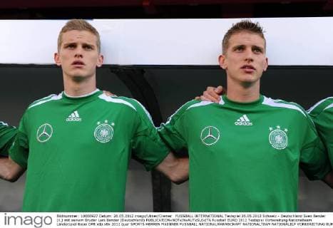 FUSSBALL INTERNATIONAL Testspiel 26.05.2012 Schweiz - Deutschland Sven Bender (li,) mit seinem Bruder Lars Bender (Deutschland) 