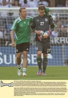 V.li. Torwarttrainer Andreas Köpke (Deutschland) tröstet Marc-Andre Ter Stegen (Deutschland) enttäuscht . Schweiz-Deutschland . Fussball-Länderspiel 2012, Freundschaftsspiel . Basel , CHE, 26.05.2012 ,