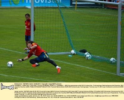 FUSSBALL - EURO 2012, Team ESP, Training SCHRUNS,,28.MAI.12 - FUSSBALL - UEFA Europameisterschaft 2012 Vorberichte, Trainingslager Nationalmannschaft Spanien. Bild zeigt Iker Casillas (ESP). 