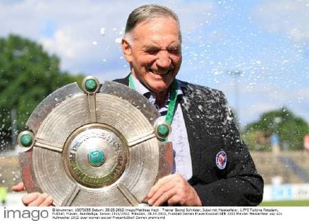 Trainer Bernd Schröder, Jubel mit Meisterfeier, 1.FFC Turbine Potsdam, Fußball, Frauen, Bundesliga, Saison 2011 2012, Potsdam, 28.05.2012,