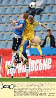 FUSSBALL - UKR vs EST, Testspiel KUFSTEIN, 28.MAI.12 - FUSSBALL - , Ukraine vs Estland, Freundschaftsspiel, Vorbereitung auf die UEFA Europameisterschaft 2012 . Bild zeigt Joonas Tamm (EST) und Anatoliy Tymoshchuk (UKR). 