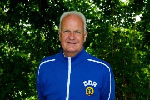Trainer Bernd Stange (DDR,Deutschland) - call mit dem ehemaligen Fußball Nationaltrainer der DDR im Stadtpark in Magdeburg - Freisteller,Einzelbild,Portrait,30.05.2012,Deutschland,Fußball,Mann