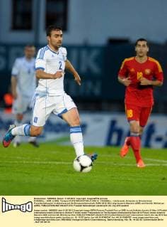 FUSSBALL - ARM vs GRE, Testspiel KUFSTEIN,AUSTRIA,31.MAI.12 - FUSSBALL - Länderspiel, Armenien vs Griechenland, Freundschaftsspiel, Vorbereitung auf die Europameisterschaft, EURO 2012. Bild zeigt Ionannis Maniatis (GRE) und Henrikh Mkhitaryan (ARM). 