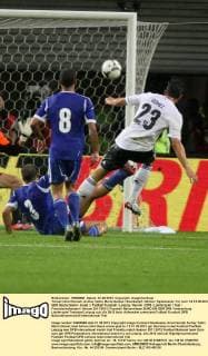 Torwart Ariel Harush, Avihay Yadin, Mario Gomez Zweikampf Aktion Spielszene Tor zum 1:0 31.05.2012 GER Deutschland - Israel Fußball Fussball Leipzig Herren DFB Länderspiel Test Freundschaftsspiel Saison 2011 2012
