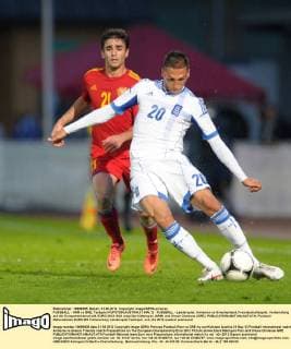 FUSSBALL - ARM vs GRE, Testspiel KUFSTEIN,AUSTRIA,31.MAI.12 - FUSSBALL - Länderspiel, Armenien vs Griechenland, Freundschaftsspiel, Vorbereitung auf die Europameisterschaft, EURO 2012. Bild zeigt Davit Manoyan (ARM) und Chose Cholevas (GRE). 