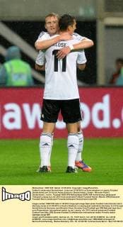 Fußball Länderspiel Deutschland - Israel am 31.05.2012 im Zentralstadion in Leipzig Torjubel Deutschland zum 2:0 durch Andre Schürrle ( Deutschland ), hinten - Miroslav Klose ( Deutschland ), vorne