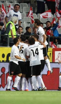 FUSSBALL - AUT vs UKR, Testspiel INNSBRUCK,AUSTRIA,01.JUN.12 - FUSSBALL - ÖFB Trainingslager, Länderspiel, Österreich vs Ukraine, Freundschaftsspiel, Vorbereitung auf die Europameisterschaft, EURO 2012. Bild zeigt den Jubel von Österreich mit Markus Suttner, Paul Scharner, Julian Baumgartlinger, Sebastian Prödl und Andreas Ivanschitz (AUT).