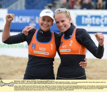BEACH VOLLEYBALL - CEV EM 2012 DEN HAAG,NIEDERLANDE,03.JUN.12 - DIVERS, BEACHVOLLEYBALL - CEV Europameisterschaft 2012, Damen. Bild zeigt den Jubel von Marleen van Iersel und Sanne Keizer (NED). 