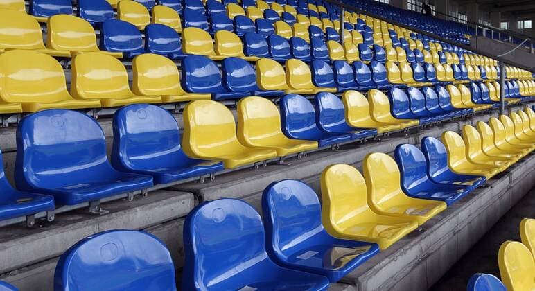 Fußball, Stadiongeschichte Eintracht Braunschweig Stadionumbau Schriftzug Braunschweig auf der Gegengeraden (Eintracht Stadion)
