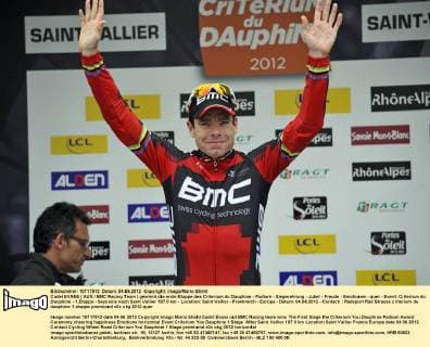 Cadel EVANS ( AUS BMC Racing Team ) gewinnt die erste Etappe des Criterium du Dauphine - Podium - Siegerehrung - Jubel - Freude - Emotionen - quer - Event: Criterium du Dauphine - 1.Etappe - Seyssins nach Saint Vallier 187.0 km - Location: Saint Vallier - Frankreich - Europa - Datum: 04.06.2012 - Contact