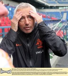 Bert van Marwijk - Dutch players train before their first game at EURO 2012 on June 5, 2012 in Cracow, Poland  EN_01031516_0016