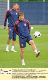 Andrej Arshavin - Russian players train before their first game at EURO 2012 on June 4, 2012 in Warsaw, Poland  EN_01031407_0006