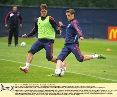 Kiril Kombarov (R) and Aleksandr Kokorin - Russian players train before their first game at EURO 2012 on June 4, 2012 in Warsaw, Poland  EN_01031407_0005