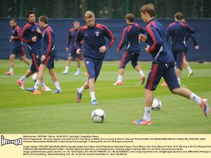 Pavel Pogrebnyak - Russian players train before their first game at EURO 2012 on June 4, 2012 in Warsaw, Poland  EN_01031407_0025