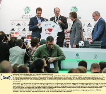 Pressekonferenz mit OLIVER BIERHOFF DFB Manager, Teammanager,Wolfgang NIERSBACH, DFB Präsident , Harald STENGER, DFB Pressesprecher und Oberbürgermeister der Stadt Danzig Pawel Adamowicz - Deutsche Fussball Nationalmannschaft, DFB EM Euro 2012 am 05.06.2012 in Danzig, P O L E N, Europameisterschaft 2012 in P o l e n, U k r a i n e