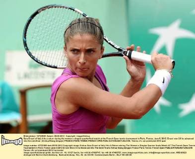 Sara Errani of Italy hits a return during the women s singels quarterfinal match at the French Open tennis tournament in Paris, France, June 5, 2012. Errani won 2-0 to advanced into the semifinal. (Xinhua Wang Qingqin) FRANCE-PARIS-TENNIS-FRENCH OPEN 