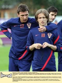 WARKA 05.06.2012 EURO 2012 FOOTBALL EURO 2012 OFFICIAL TRAINING SESSION OF Croatia NATIONAL TEAM N Z. Mario Mandzukic LUKA MODRIC -  AM050612_76