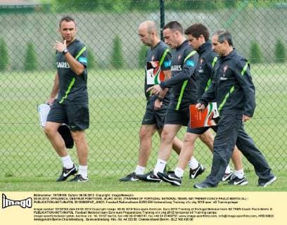 06.06.2012. OPALENICA, CENTRUM POBYTOWE. (EURO 2012) (TRAINING OF PORTUGAL NATIONAL TEAM). NZ TRENER COACH PAULO BENTO (3L) -  20120606PAP_JK001