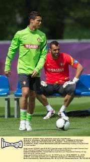 06.06.2012. OPALENICA, CENTRUM POBYTOWE. (EURO 2012) (TRAINING OF PORTUGAL NATIONAL TEAM). NZ CRISTIANO RONALDO , EDUARDO -  20120606PAP_JK006