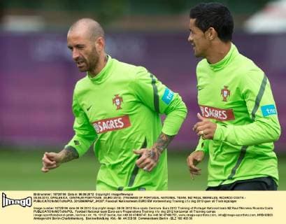 06.06.2012. OPALENICA, CENTRUM POBYTOWE. (EURO 2012) (TRAINING OF PORTUGAL NATIONAL TEAM). NZ RAUL MEIRELES, RICARDO COSTA -  20120606PAP_JK027