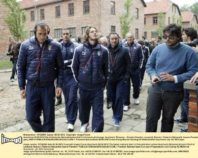 Auschwitz 06.06.2012 Die Italienische Nationalmannschaft im Konzentrationslager Auschwitz Birkenau - Giorgio Chiellini, Leonardo Bonucci, Federico Balzaretti, Cesare Prandelli - galu_060612 