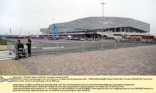 EURO 2012 - Letzte Vorbereitungen an der Lviv Arena kurz vor Beginn der Europameisterschaft - 