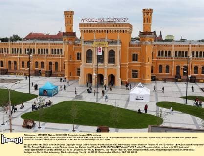 FUSSBALL - EURO 2012, Vorberichte BRESLAU,POLEN,06.JUN.12 - FUSSBALL - UEFA Europameisterschaft 2012 in Polen, Vorberichte. Bild zeigt den Bahnhof von Breslau. 