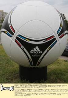 FUSSBALL - EURO 2012, Vorberichte BRESLAU,POLEN,06.JUN.12 - FUSSBALL - UEFA Europameisterschaft 2012 in Polen und der Ukraine, Vorberichte. Bild zeigt den EM-Ball Tango von 2012. 