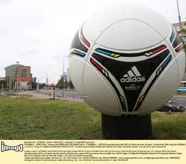 FUSSBALL - EURO 2012, Vorberichte BRESLAU,POLEN,06.JUN.12 - FUSSBALL - UEFA Europameisterschaft 2012 in Polen und der Ukraine, Vorberichte. Bild zeigt den EM-Ball von 2012, Tango 12. 