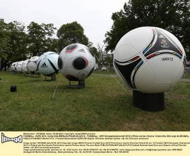 FUSSBALL - EURO 2012, Vorberichte BRESLAU,POLEN,06.JUN.12 - FUSSBALL - UEFA Europameisterschaft 2012 in Polen und der Ukraine, Vorberichte. Bild zeigt die EM-Bälle. 