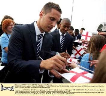EURO 2012 Ankunft England in Krakau - PHIL JAGIELKA -  120606MIN022