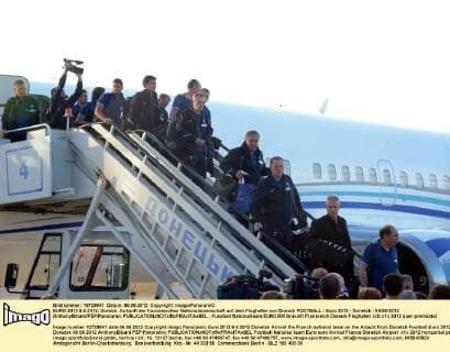 EURO 2012 6.6.2012: Donezk. Ankunft der französischen Nationalmannschaft auf dem Flughafen von Donezk FOOTBALL : Euro 2012 - Donetsk - 06 06 2012 AnthonyBibard FEP Panoramic 