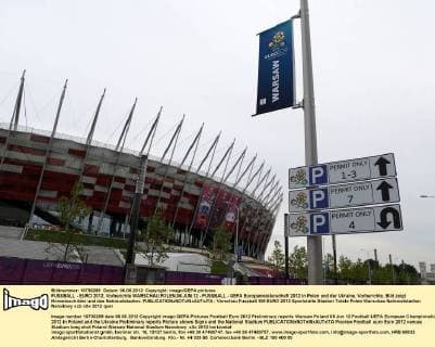 FUSSBALL - EURO 2012, Vorberichte WARSCHAU,POLEN,06.JUN.12 - FUSSBALL - UEFA Europameisterschaft 2012 in Polen und der Ukraine, Vorberichte. Bild zeigt Hinweisschilder und das Nationalstadion. 