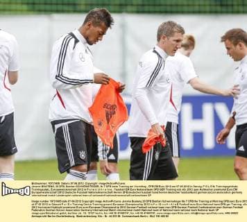 Jerome BOATENG, 20 DFB, Bastian SCHWEINSTEIGER, Nr.7 DFB beim Training am Vormittag , DFB EM Euro 2012 am 07.06.2012 in Danzig, P O L E N, Trainingsgelände, Trainingsplatz, Europameisterschaft 2012 in P o l e n, U k r a i n e